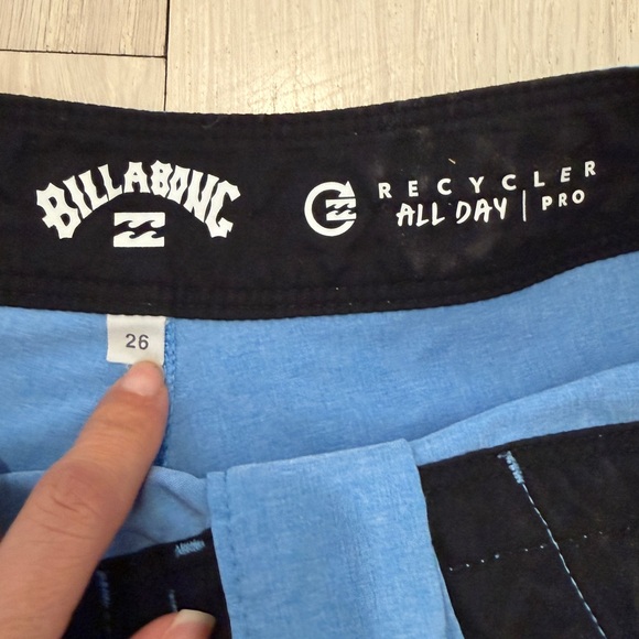 Billabong Light Blue Board Shorts Men’s Size 26 - Picture 6 of 7